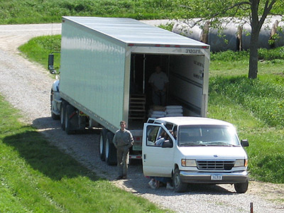 Loading the UNFI coop truck, May 2007